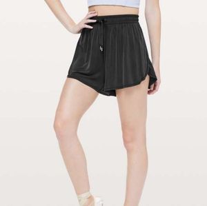 Lululemon principal dancer shorts size 2